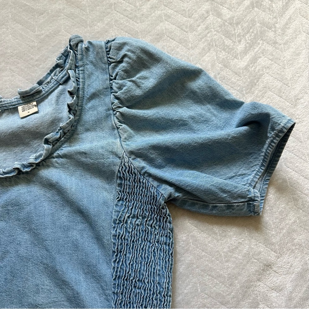 Levi’s Louise Puff Sleeve Smocked Cropped Blouse Denim Blue Size M - Picture 9 of 10